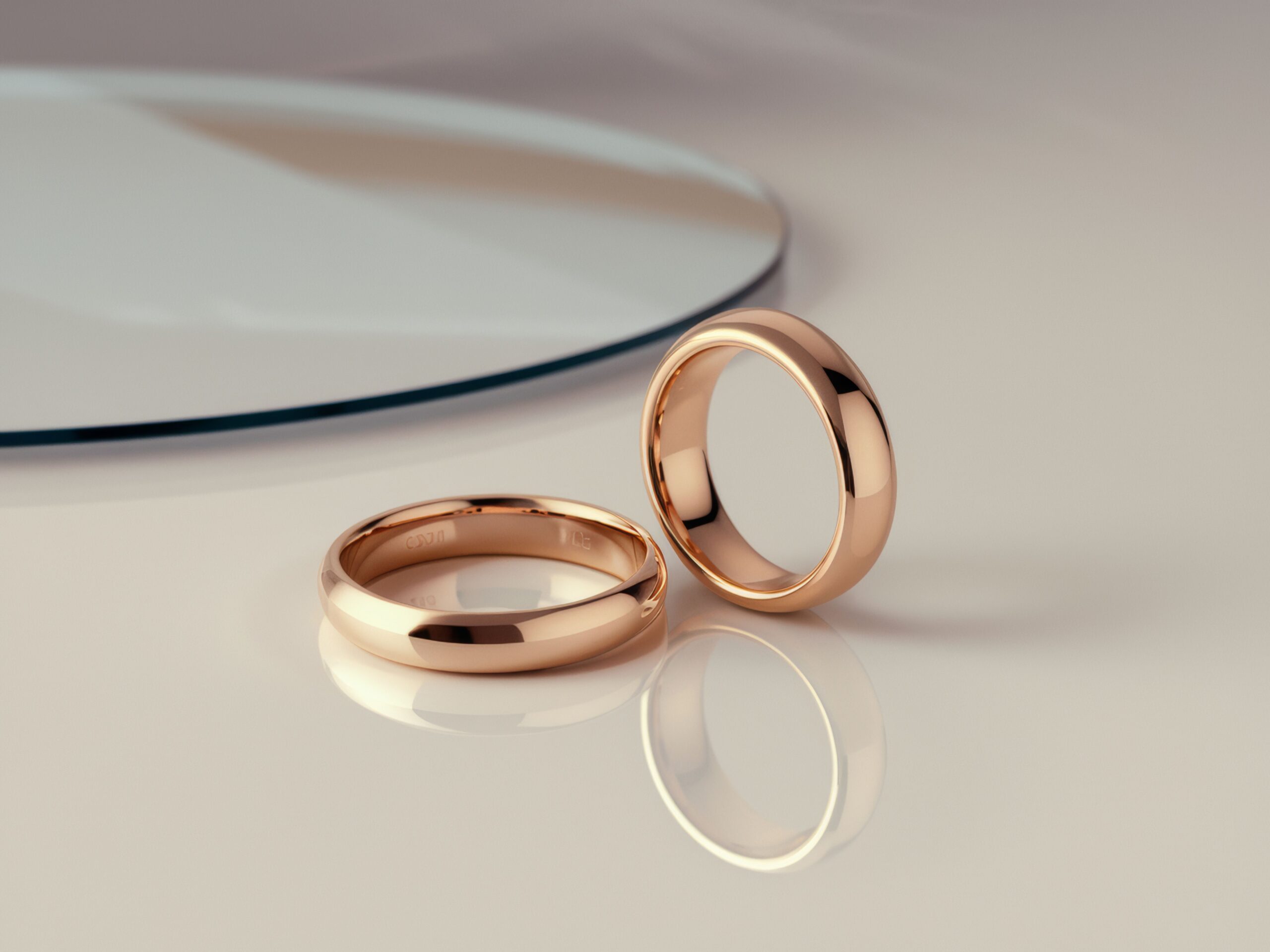 Zwei elegante Partnerringe aus Roségold